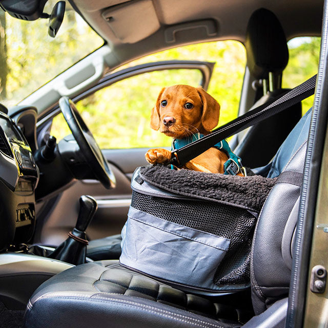 Henry Wag Pet Car Booster Seat 38cm x 38cm x 25cm.